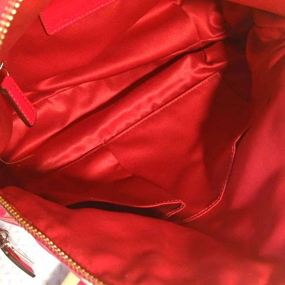 Coach Poppy Signature Handbag - Picture 4 of 4